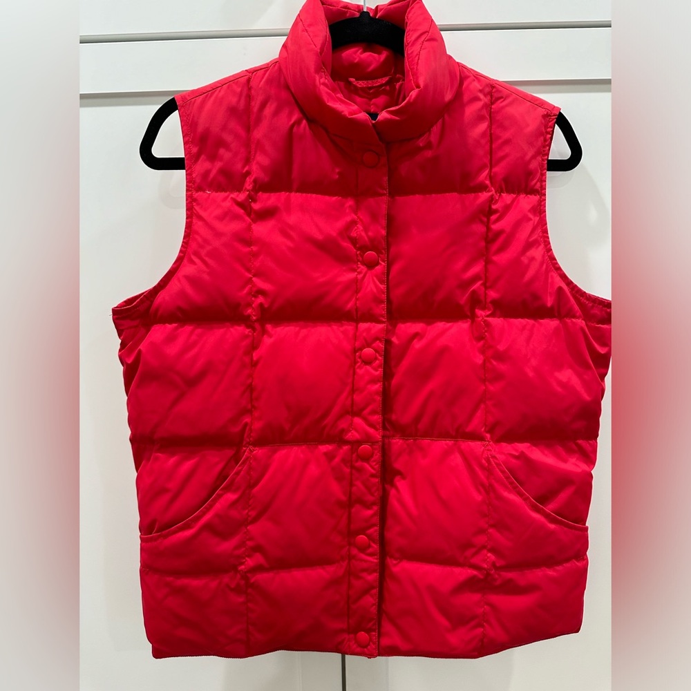 Lands’  End women’s small red puffer vest